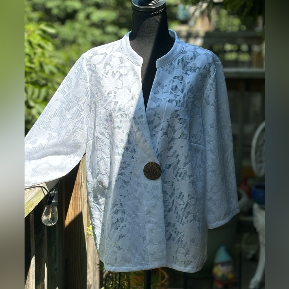 Chico’s White Boho Wooden Button Blouse